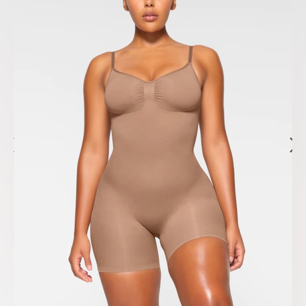 Skims Seamless sculpt mid thigh bodysuit size L/XL